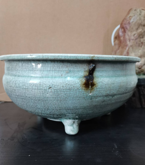 古玩陶瓷龍泉青瓷三足爐拍賣,當前價格3600元