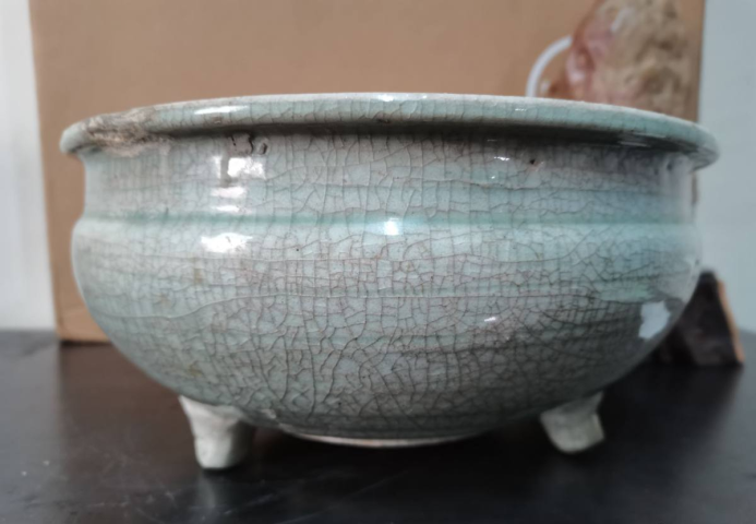 古玩陶瓷龍泉青瓷三足爐拍賣,當前價格3600元