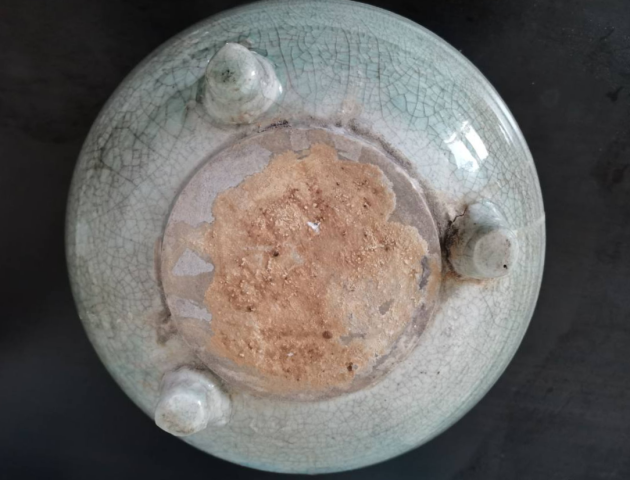 古玩陶瓷龍泉青瓷三足爐拍賣,當前價格3600元