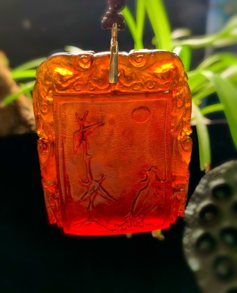 古玩玉器清代天然老琥珀牌拍賣，當(dāng)前價格80000元