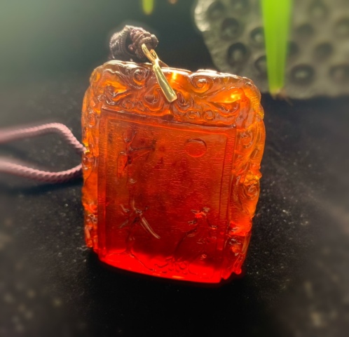 古玩玉器清代天然老琥珀牌拍賣，當(dāng)前價格80000元