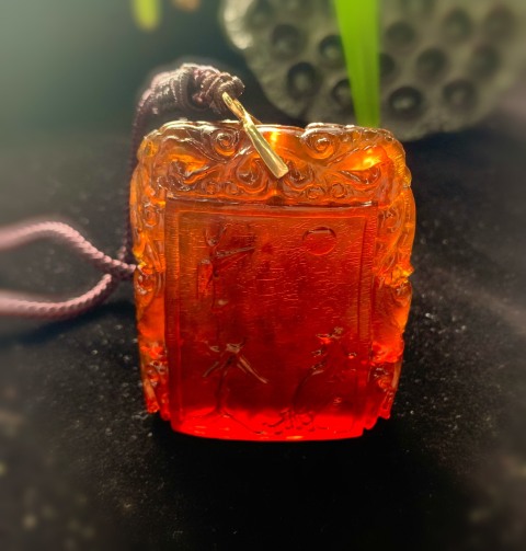 古玩玉器清代天然老琥珀牌拍賣，當(dāng)前價格80000元