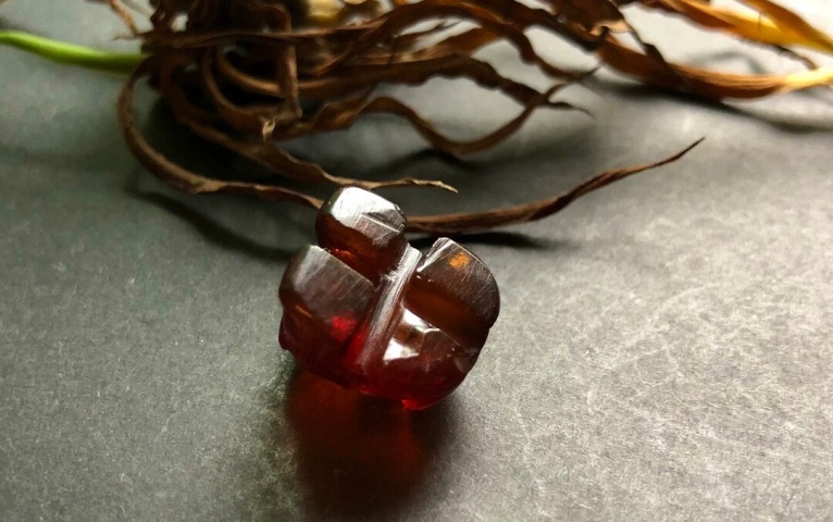 古玩玉器清代琥珀小獅子墜子拍賣,當前價格18000元