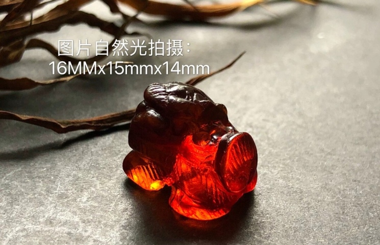 古玩玉器清代琥珀小獅子墜子拍賣,當前價格18000元