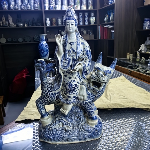 古玩陶瓷青花觀音菩薩造像拍賣，當前價格5800元