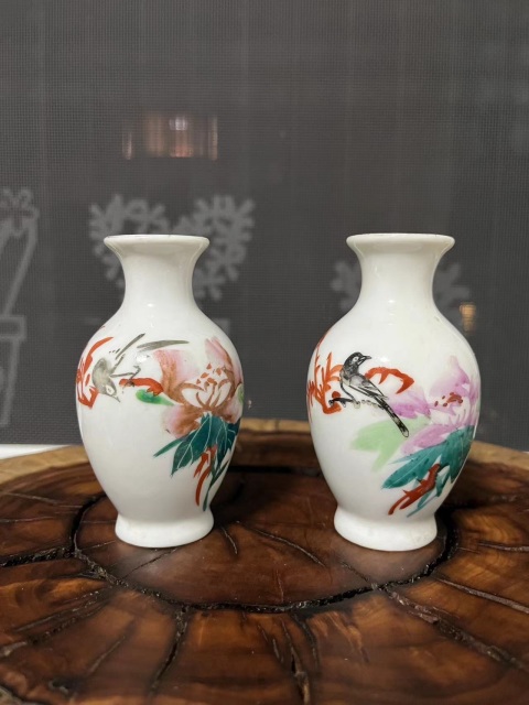 古玩陶瓷解放初期花鳥紋瓶拍賣，當前價格288元