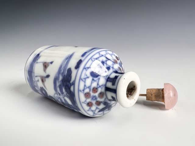 域鉴古玩】清晚期·“大清雍正年制”青花釉里红人物故事纹鼻烟壶