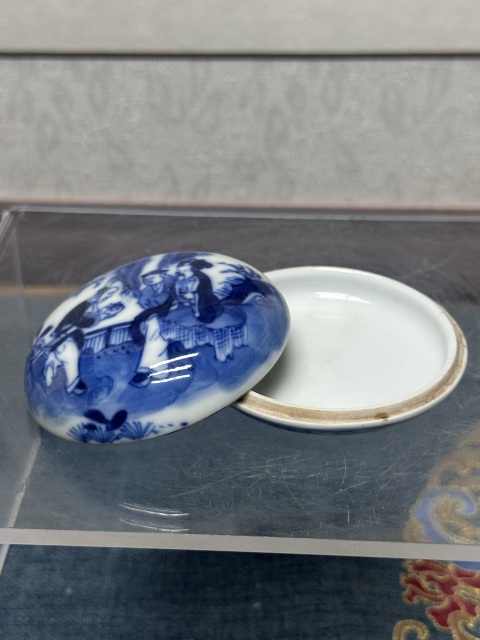 古玩陶瓷清晚期精品人物故事青花印泥盒拍賣,當前價格2690元