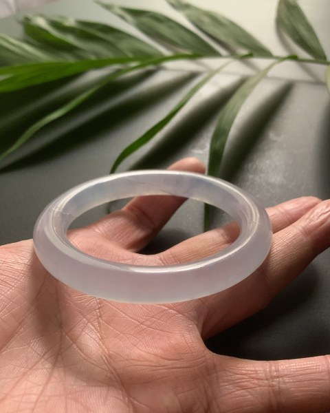 古玩玉器清代高冰紫月天然翡翠手鐲拍賣,當(dāng)前價(jià)格130000元