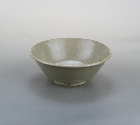 古玩陶瓷明代.龍泉窯唇口碗(1368年-1644年)拍賣,當前價格199元