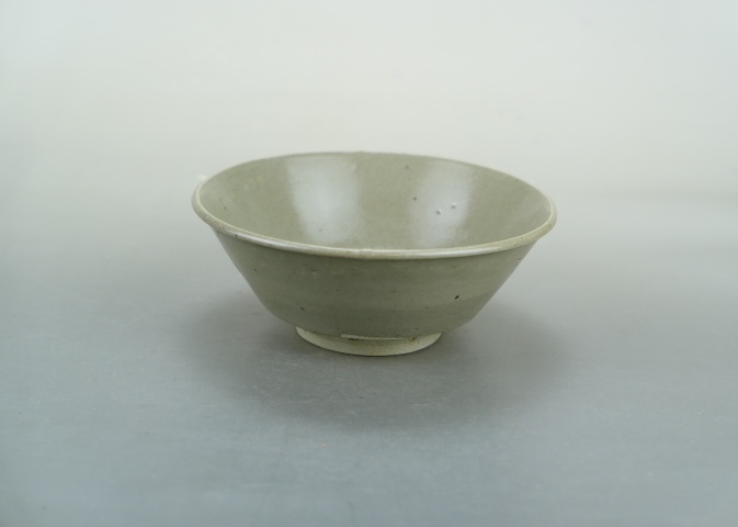 古玩陶瓷明代.龍泉窯唇口碗(1368年-1644年)拍賣,當前價格199元