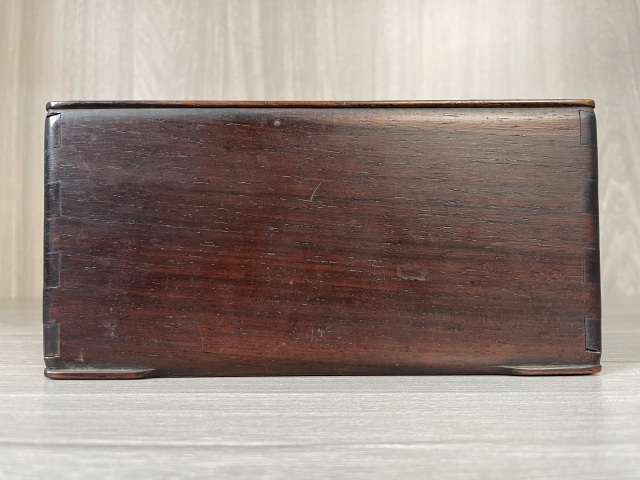 古玩雜項(xiàng)清晚期 黃花梨嵌銀絲寶盒拍賣,當(dāng)前價(jià)格950元