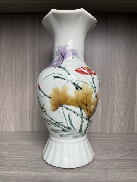 古玩陶瓷創(chuàng)匯 精品釉下五彩花口賞瓶拍賣(mài)，當(dāng)前價(jià)格350元