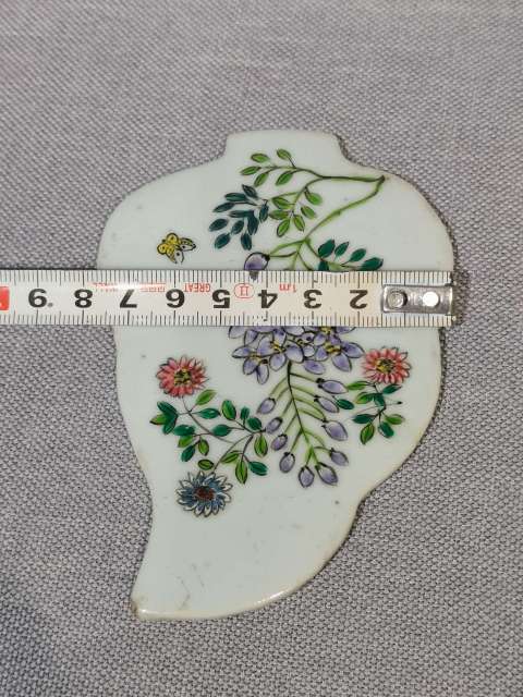 古玩陶瓷粉彩紫氣東來寓意樹葉形瓷板拍賣,當前價格0元