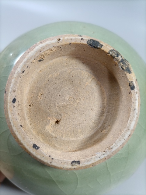 古玩陶瓷元末明初龍泉青瓷刻線條紋茶碗拍賣,當(dāng)前價(jià)格2000元