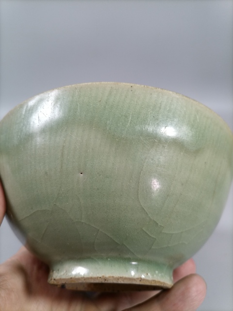古玩陶瓷元末明初龍泉青瓷刻線條紋茶碗拍賣,當(dāng)前價(jià)格2000元