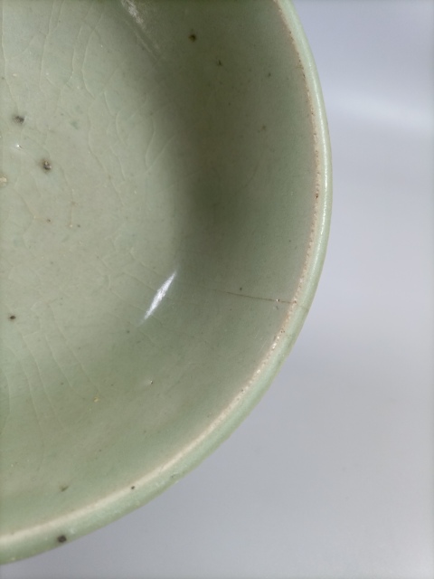 古玩陶瓷元末明初龍泉青瓷刻線條紋茶碗拍賣,當(dāng)前價(jià)格2000元