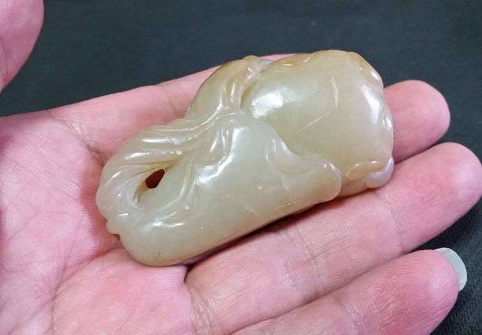 古玩玉器和田玉雕“蓮荷紋”把件拍賣,當前價格800元