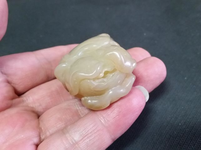 古玩玉器和田玉雕“蓮荷紋”把件拍賣,當前價格800元