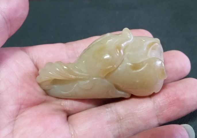 古玩玉器和田玉雕“蓮荷紋”把件拍賣,當前價格800元