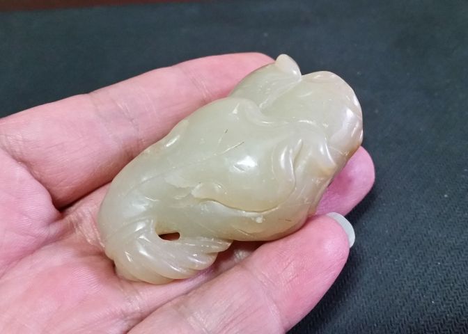 古玩玉器和田玉雕“蓮荷紋”把件拍賣,當前價格800元