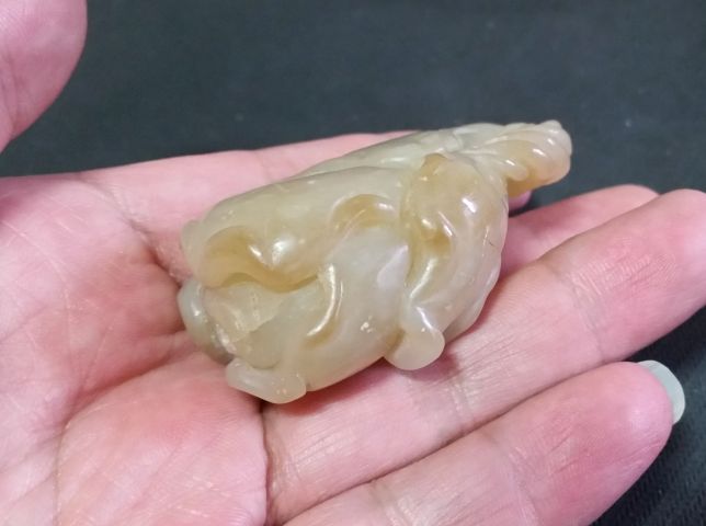 古玩玉器和田玉雕“蓮荷紋”把件拍賣,當前價格800元
