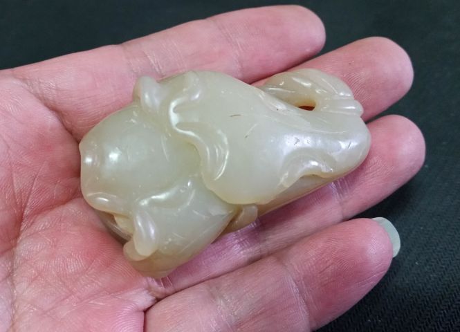 古玩玉器和田玉雕“蓮荷紋”把件拍賣,當前價格800元