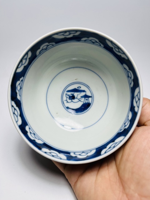 古玩陶瓷(清末民初)青花山水人物蓋碗拍賣,當前價格0元