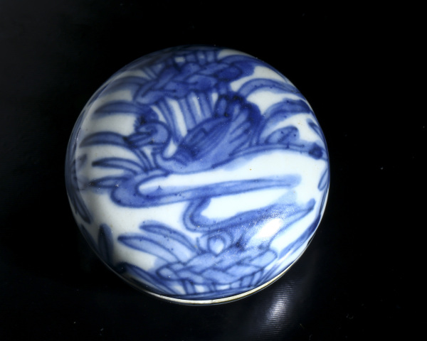 古玩陶瓷明·青花蓮池鴛鴦紋印泥盒拍賣，當前價格7999元