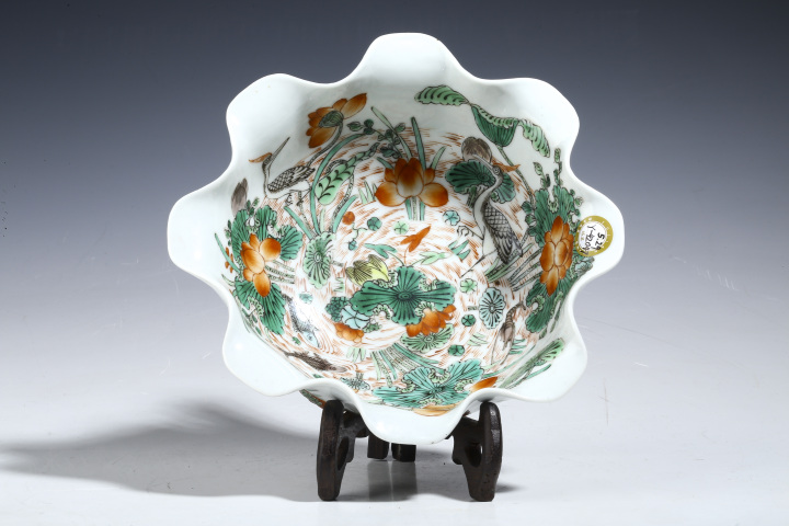古玩陶瓷五彩蓮池游禽紋荷葉洗拍賣，當前價格18800元