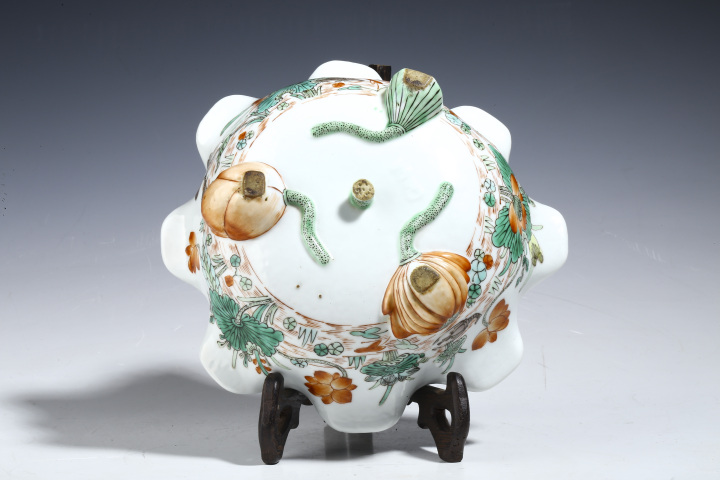 古玩陶瓷五彩蓮池游禽紋荷葉洗拍賣，當前價格18800元