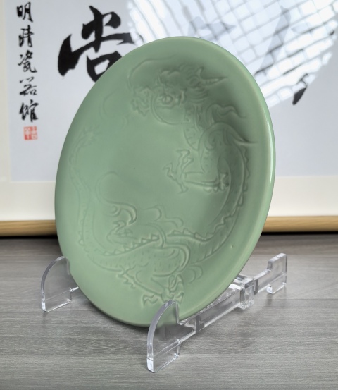 古玩陶瓷民國解放初 冬青釉暗刻龍紋盤拍賣,當前價格190元