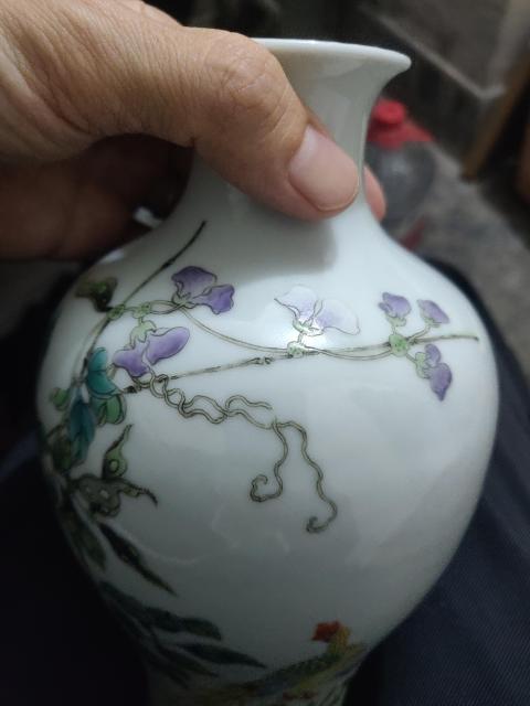 古玩陶瓷【股市漲了就漲價??!交易須走保真】民國細路粉彩花鳥紋瓶拍賣,當前價格55555元
