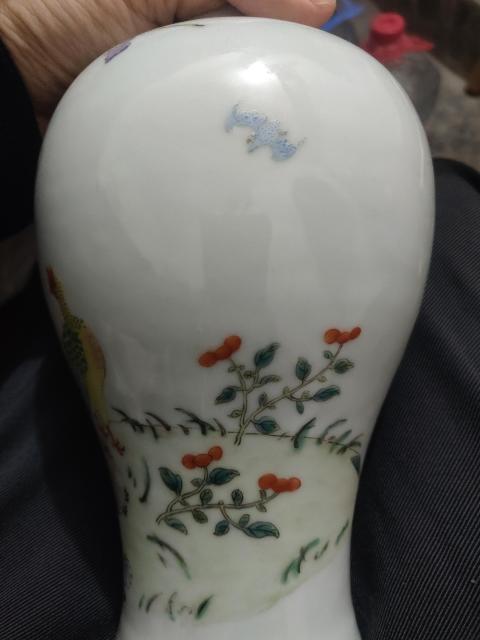 古玩陶瓷【股市漲了就漲價??!交易須走保真】民國細路粉彩花鳥紋瓶拍賣,當前價格55555元