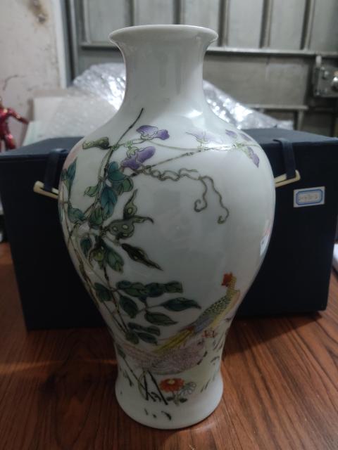 古玩陶瓷【股市漲了就漲價??!交易須走保真】民國細路粉彩花鳥紋瓶拍賣,當前價格55555元