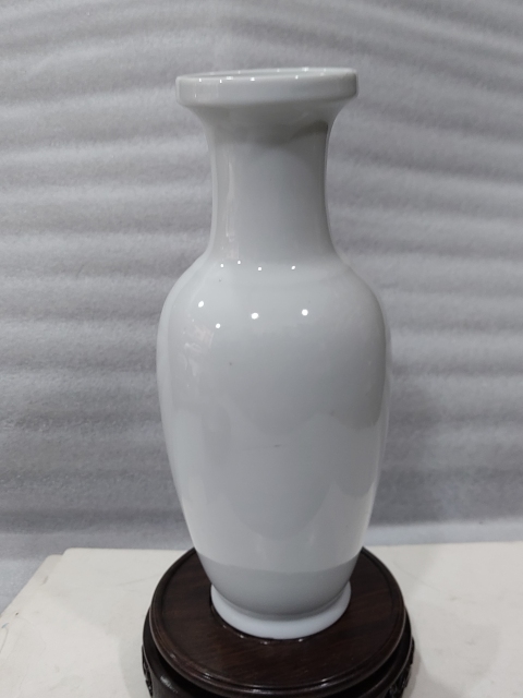 古玩陶瓷白釉盤口瓶拍賣,當(dāng)前價格680元