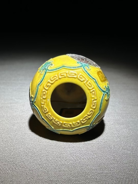 古玩陶瓷黃地素三彩瀝粉壽字水盂拍賣,當(dāng)前價(jià)格6200元