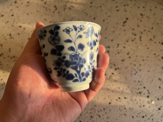 古玩陶瓷康熙·青花折枝花卉紋鈴鐺杯拍賣，當前價格187元