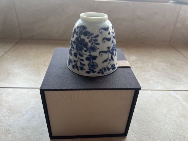 古玩陶瓷康熙·青花折枝花卉紋鈴鐺杯拍賣，當前價格187元