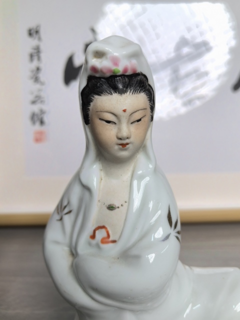 古玩陶瓷創(chuàng)匯官窯 白釉描真金觀音菩薩造像(創(chuàng)匯官窯)拍賣,當前價格550元