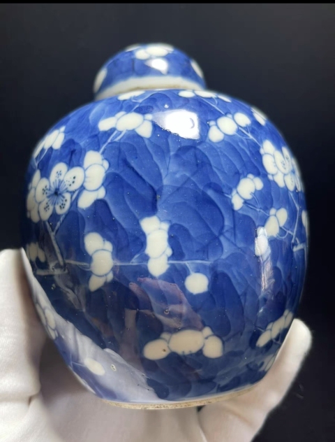 古玩陶瓷晚清咸豐同治青花留白冰梅紋蓋罐拍賣,當(dāng)前價(jià)格4200元