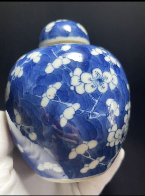 古玩陶瓷晚清咸豐同治青花留白冰梅紋蓋罐拍賣,當(dāng)前價(jià)格4200元
