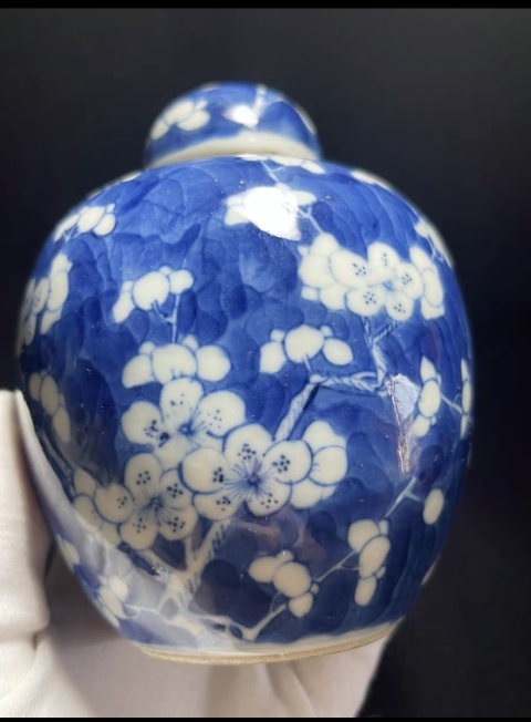 古玩陶瓷晚清咸豐同治青花留白冰梅紋蓋罐拍賣,當(dāng)前價(jià)格4200元