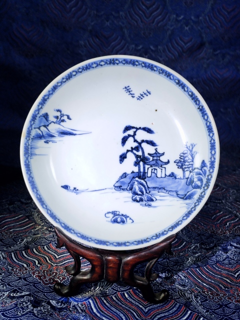 古玩陶瓷【故宮館藏佳士得精品】清乾隆青花亭臺風景圖盤005拍賣,當前價格5680元