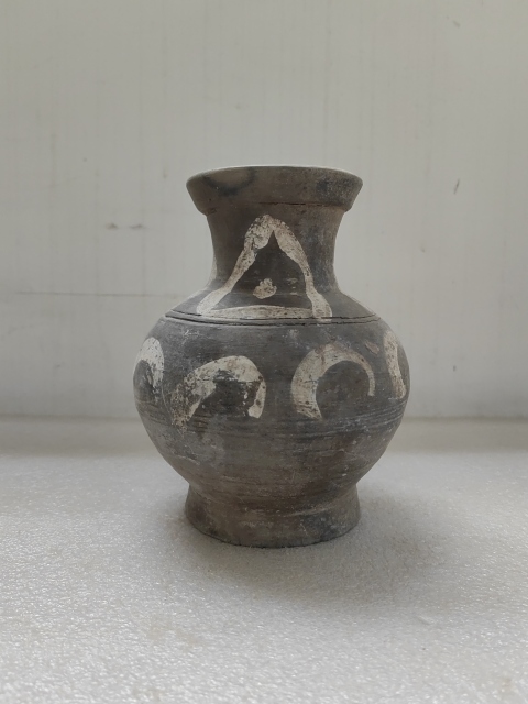古玩陶瓷灰陶彩繪漢壺拍賣，當(dāng)前價(jià)格980元