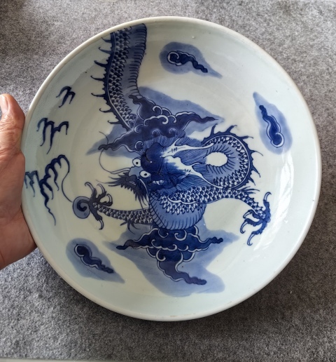古玩陶瓷清雍正過墻龍紋青花盤拍賣，當前價格17500元