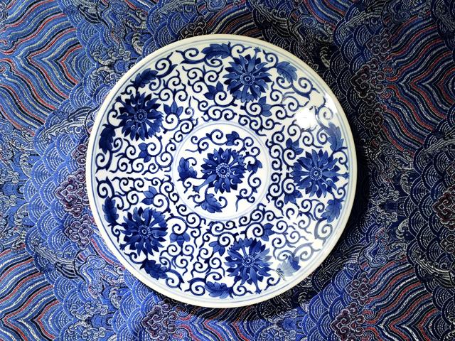 古玩陶瓷佳士得官窯精品青花纏枝寶相花紋盤（官）拍賣，當前價格68000元