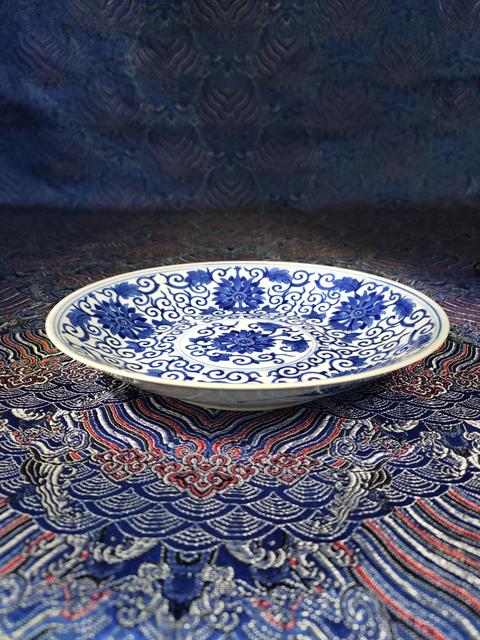 古玩陶瓷佳士得官窯精品青花纏枝寶相花紋盤（官）拍賣，當前價格68000元