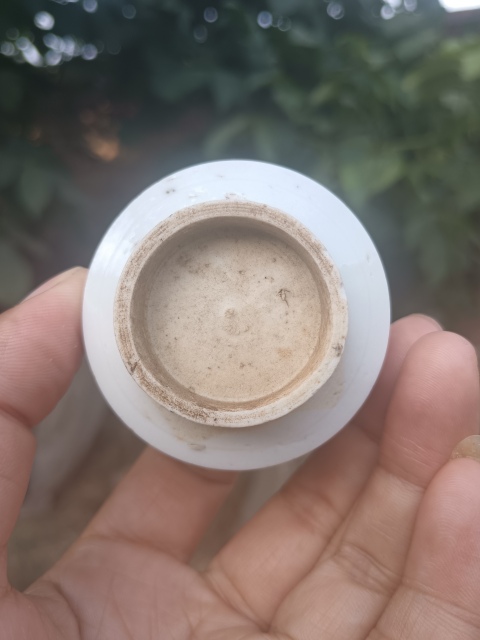 古玩陶瓷明晚期～白釉綠彩文字唇口杯拍賣，當前價格288元