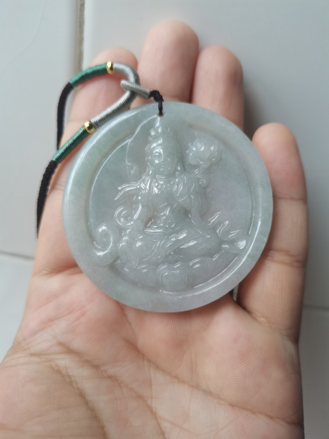 古玩玉器清代翡翠雕刻持蓮觀音墜拍賣,當前價格599元